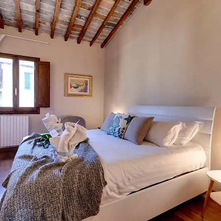 Woodie Apartment By Mamo Florence-2